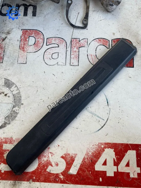 8P4853558G audi A3 sportback sağ arka marşbiyel eşik kaplama