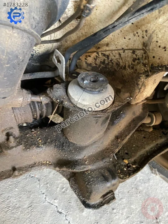 volkswagen caddy 2000 1.9 sol arka motor kulağı