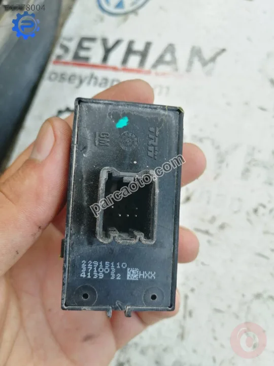 22915110 opel insignia 2014 sağ arka kapı cam düğmesi