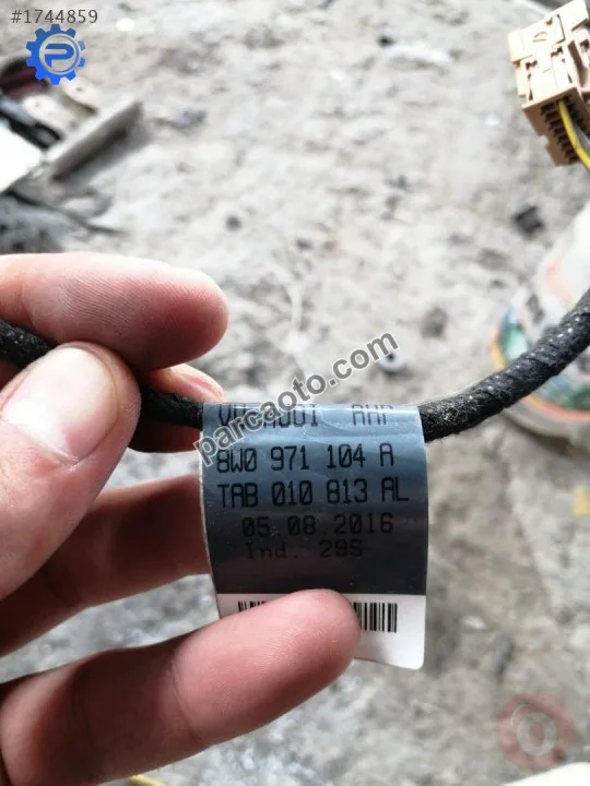 8W0971104A audi a4 2017 arka tampon park sensörü tesisatı