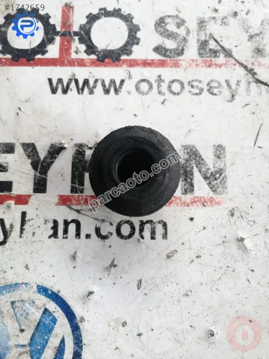 8D0121275 volkswagen passat B5 radyatör kulağı takozu