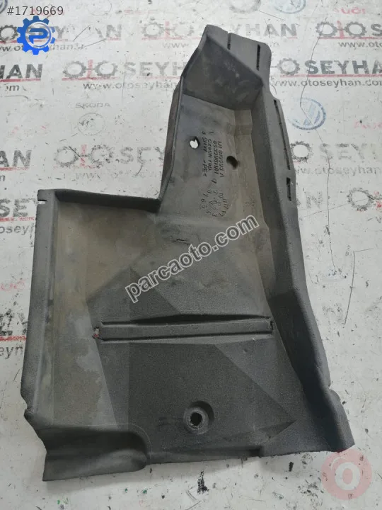 1J1819593A volkswagen bora göğüs kalorifer kazanı alt köpüğü