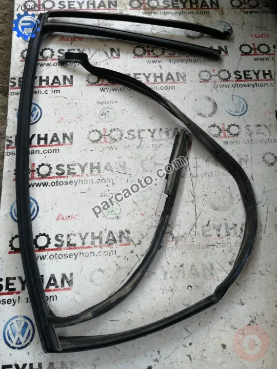 3B5839432 vw passat B5 sağ arka kapı cam çerceve fitili