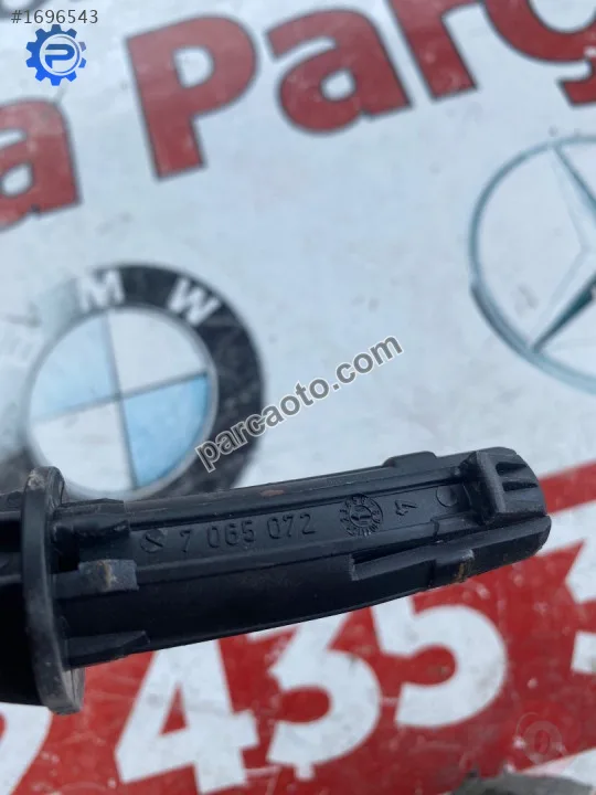 7065072 bmw 5 serisi E60 ön koltuk başlığı yuvası
