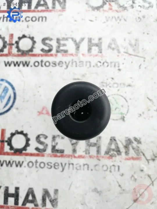 1K0881920F seat leon 2010 ön koltuk başlığı yuvası