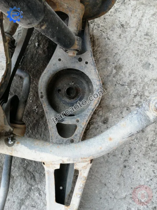 Volkswagen golf 5 sağ arka helezon alt tablası