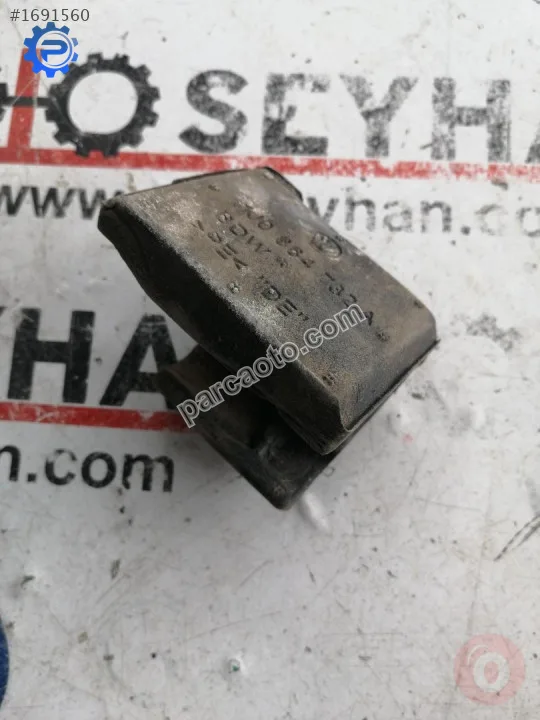 1J0864732A volkswagen golf 5 yakıt borusu tutucu köpüğü