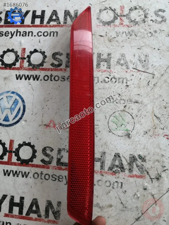 1P0945106D seat leon 2010 arka tampon reflektörü sağ