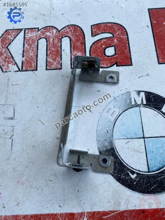 1J0863351B volkswagen bora orta konsol arka bağlantı demiri