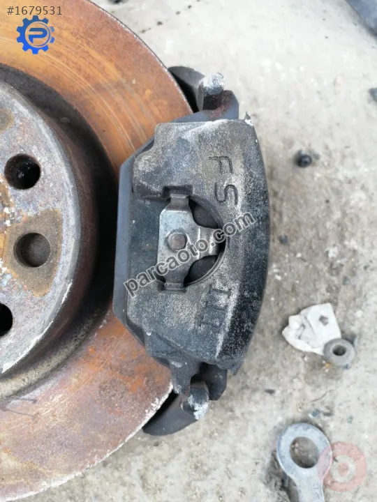 Audi a3 2010 sağ ön fren merkezi kaliper