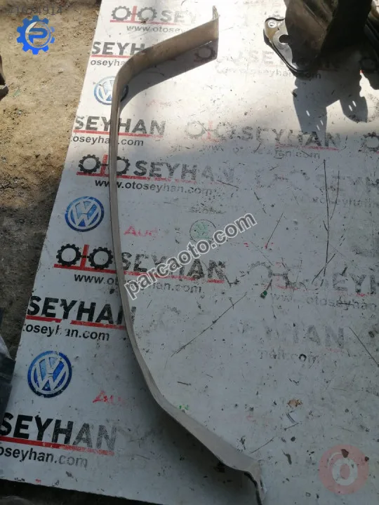 1K0201656C seat leon 2010 yakıt deposu tutucu demiri