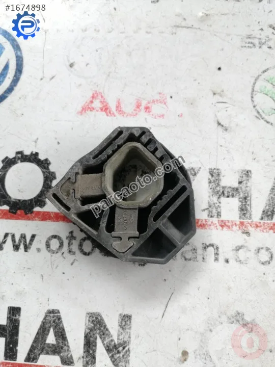 1K0121367 audi a3 2010 radyatör bağlantı takozu üst