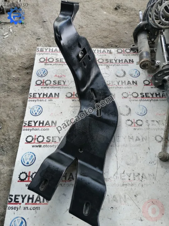 1K0819806D audi a3 2010 sağ arka ayak havalandırma kanalı