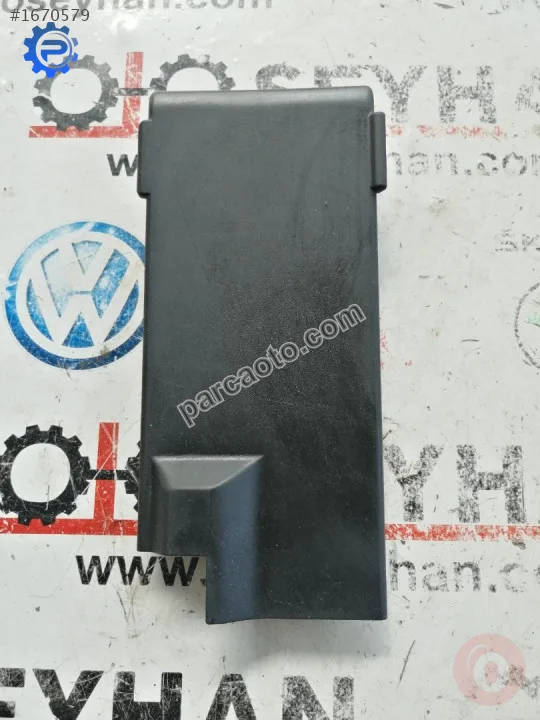 1K0971981A audi a3 2010 sağ ön koltuk alt fiş yuvası kapağı