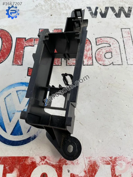 8P0937546B audi A3 sportback 2010 sağ ön koltuk alt fiş yuva