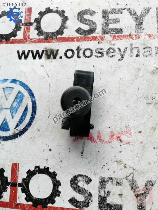 8R0827239 audi a3 2010 bağaj kapadı durdurma takozu