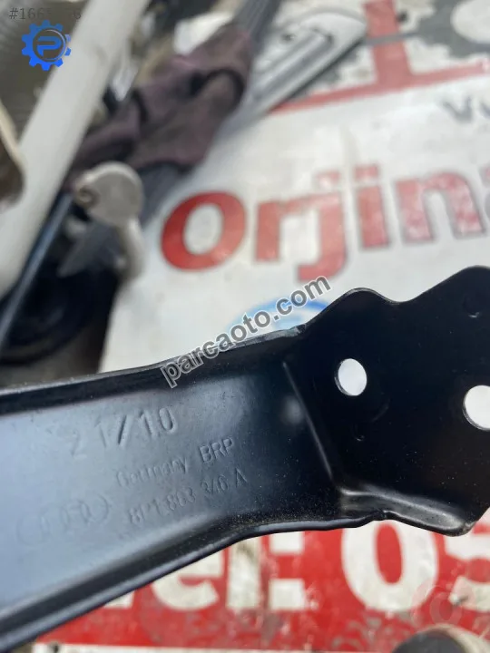 8P1863346A audi A3 iç sigorta kutusu göğüs bağlantı demiri