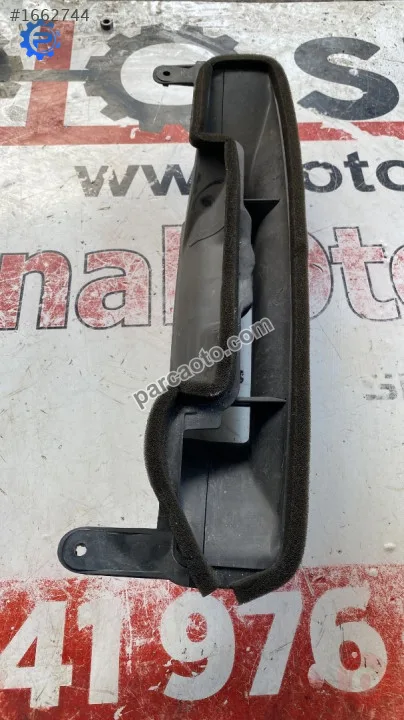 8P1858431A audi a3 2010 göğüs kalorifer ön cam havalandırma