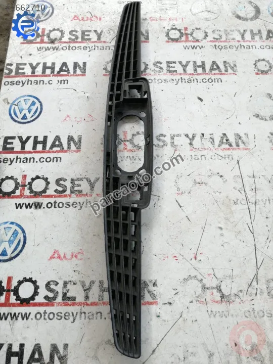 8P0819635 audi a3 2010  göğüs ön cam havalandırma ızgarası