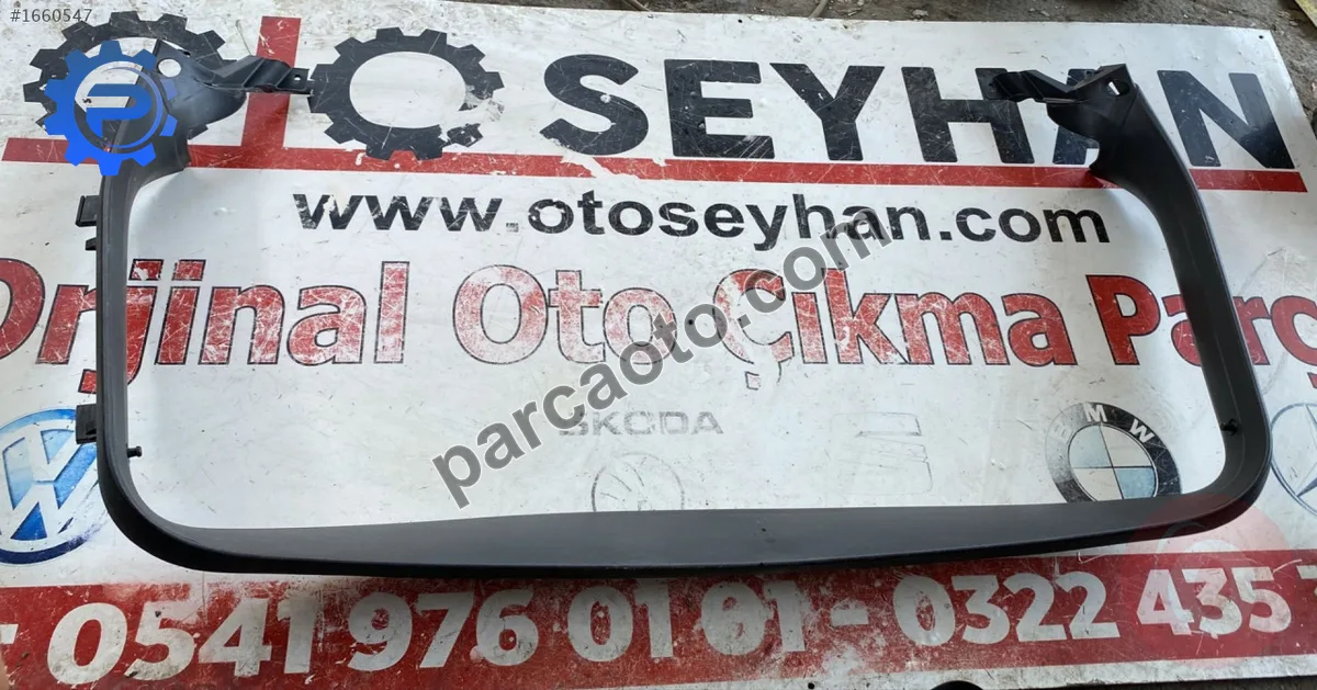8P4867977C audi a3 sportback 5 kapı bagaj kapağı çerçevesi