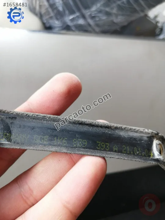 1K6839393A volkswagen golf 5 sol arka kapı sacı alt lastiği