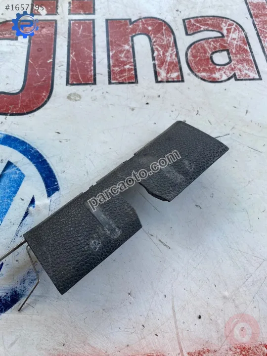 1K6863651C volkswagen golf 5 6 bagaj kilit karşılığı kapağı