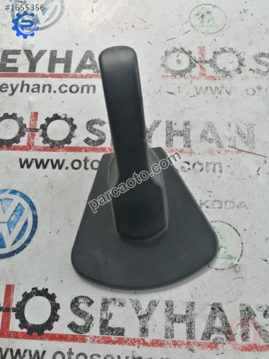 8P0886197 Vw golf 5 arka koltuk bağlantı yuvası kapağı