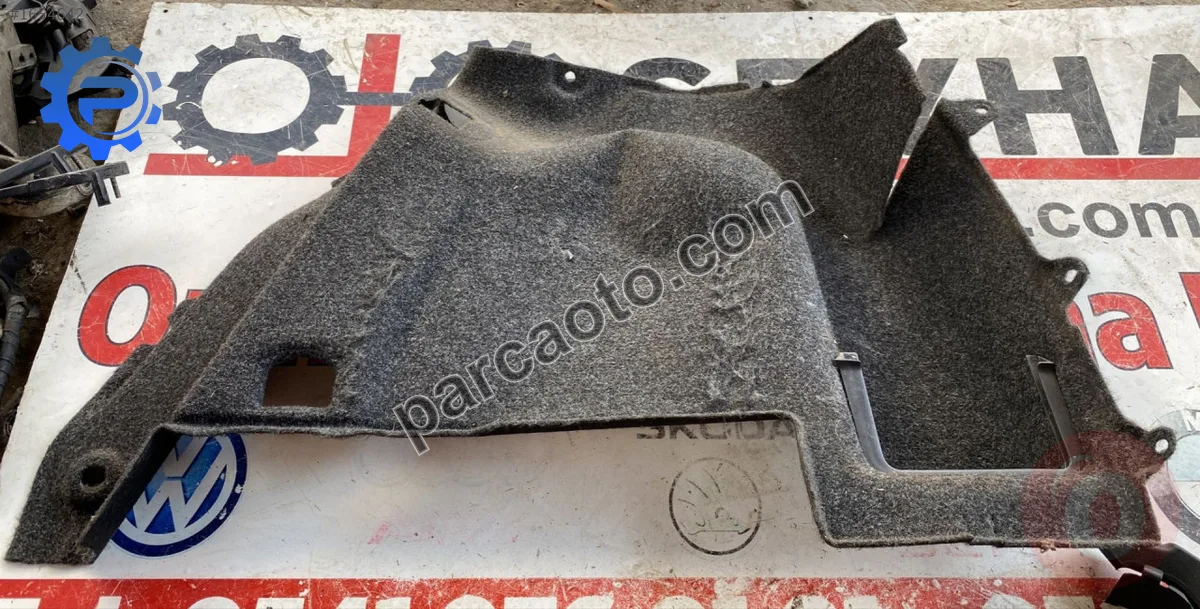 1K6867428J volkswagen golf 5 sağ bagaj halısı