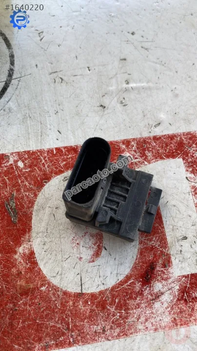 1K0927810D volkswagen caddy  debriyaj pedalı müşürü sensörü