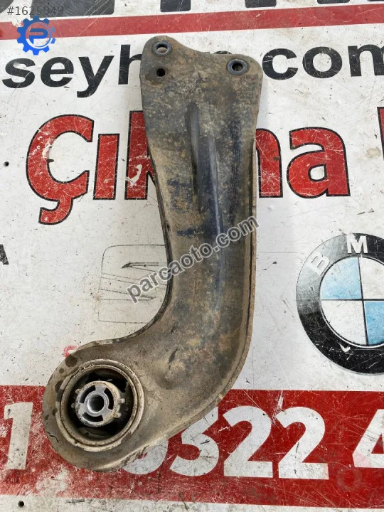 1K0505226C skoda octavia sağ arka dingil şase bağlantı ayağı