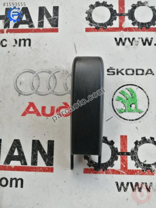8V0886197B audi a3 2020 arka koltuk bağlantı kaplaması