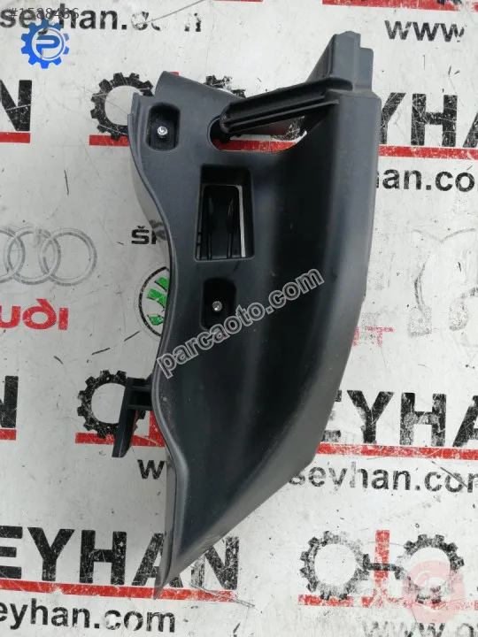 8V4857792B audi a3 2020 sağ arka emniyet kemeri kaplaması
