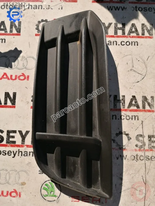 8V5807682M audi a3 2020 sağ sis kapağı