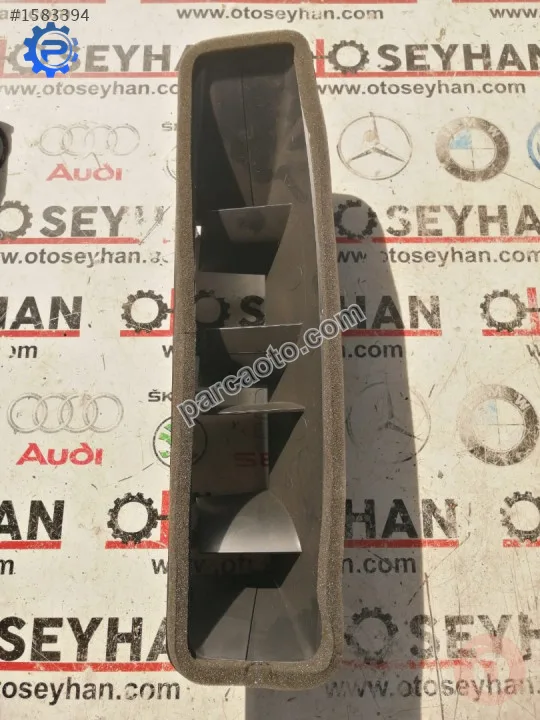 8V1858431 audi a3 2020 göğüs üst ön cam hava dagıtım kanalı