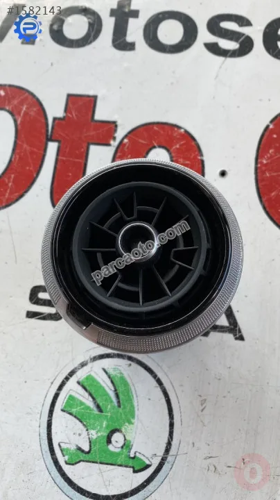 81A820901F audi a3 2020 göğüs sağ havalandırma difüzör