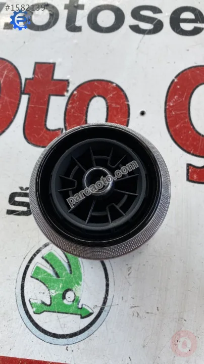 81A820901F audi a3 göğüs orta sağ havalandırma difüzör