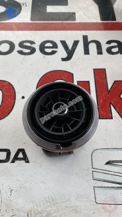 81A820901F audi a3 2020 göğüs orta sol havalandırma difüzör