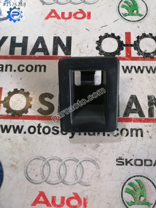 5N0886747A volkswagen tiguan 2012 arka koltuk isofix kapağı