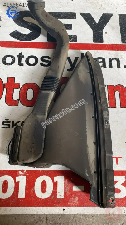 64221934343 bmw 5 e34 göğüs üst ön cam havalandırma kanalı