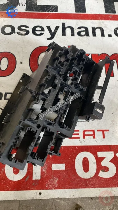 bmw 5 serisi E34 sol arka koltuk alt fiş yuvası braketi