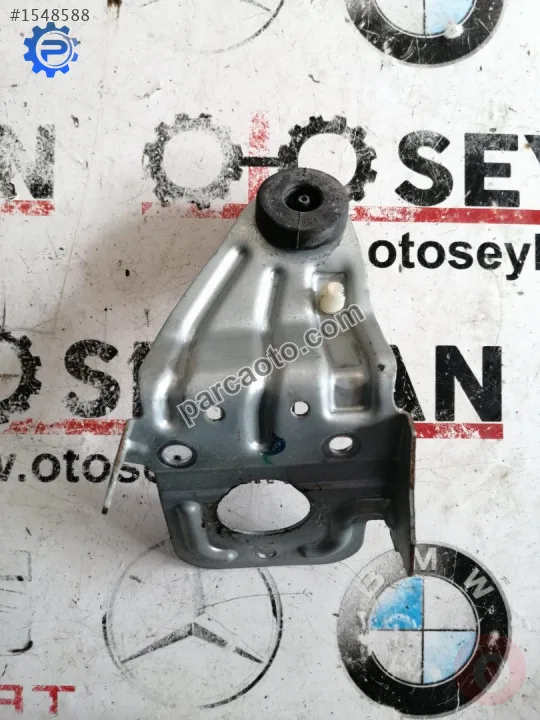 volkswagen passat b8 ön silecek motoru bağlantı demiri