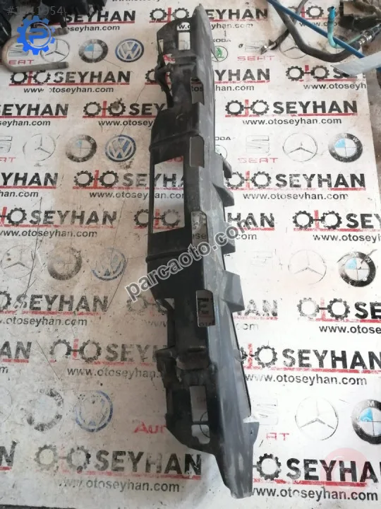 8V0807217A audi a3 sportback 2019 arka tampon demiri braketi