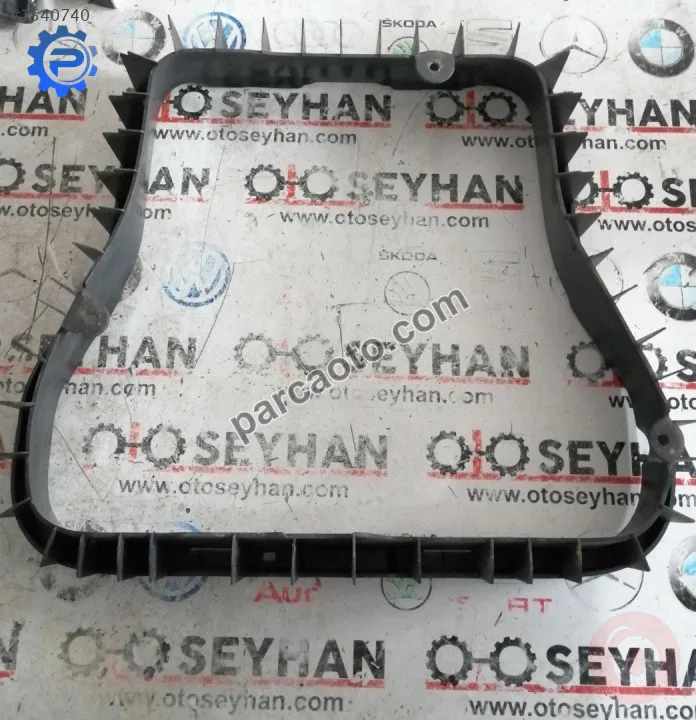2K0864281B vw caddy 2013 arka taban eşya gözü