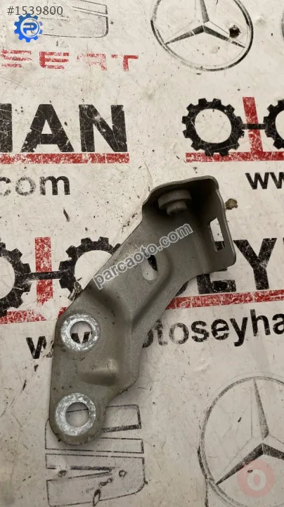 654821149A skoda scala sol ön çamurluk bağlantı demiri