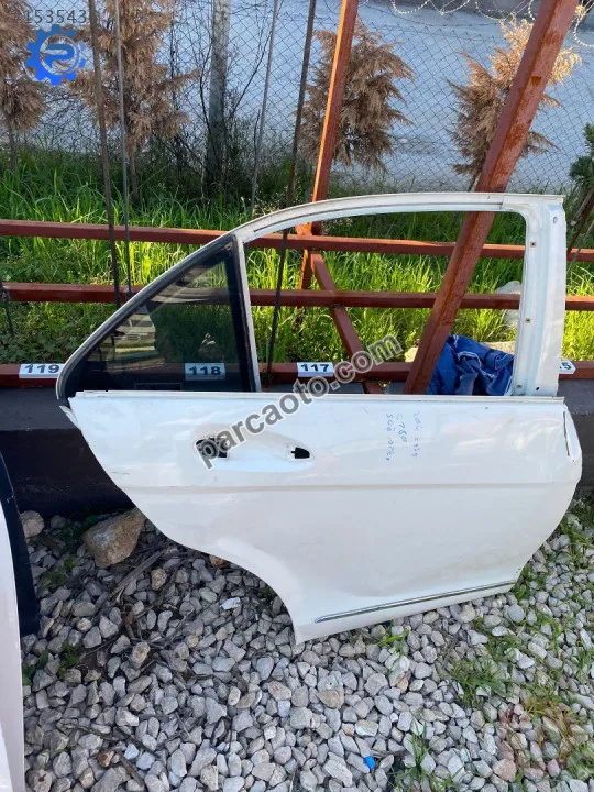 mercedes c180 w204 sağ arka kapı mercedes c180 w204 sağ arka kapı