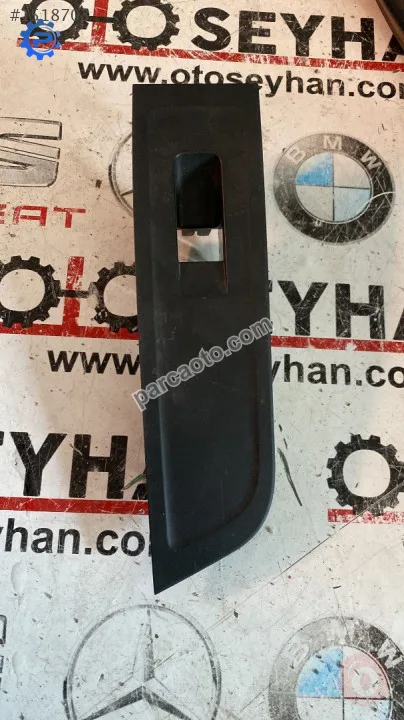 655867172 skoda scala 2020 sağ ön kapı cam düğmesi çerçevesi