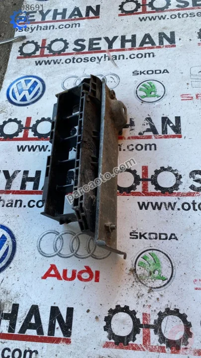 nissan vanetta cargo 1998 tesisat röle tutucu