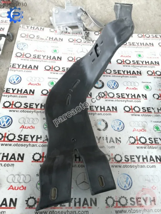 1K0819805D vw golf 5 sol arka ayak havalandırma borusu