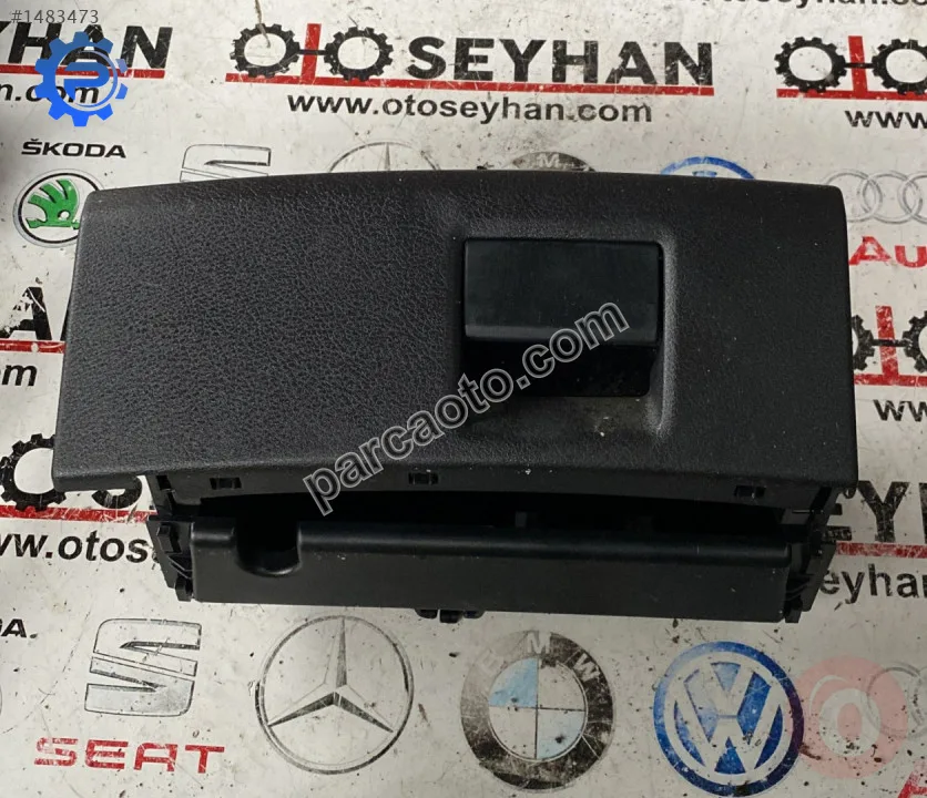 8V0881578 audi a3 sağ ön koltuk alt saklama gözü torpido