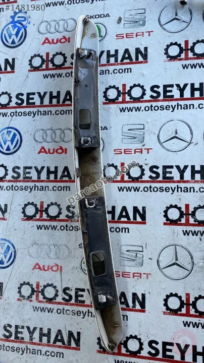 6J8827574P seat ibiza station wagon 2012 bagaj kapağı çıtası